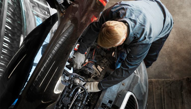 Garantía de reparación de coche: qué debe cubrir el taller y qué hacer si vuelve a fallar